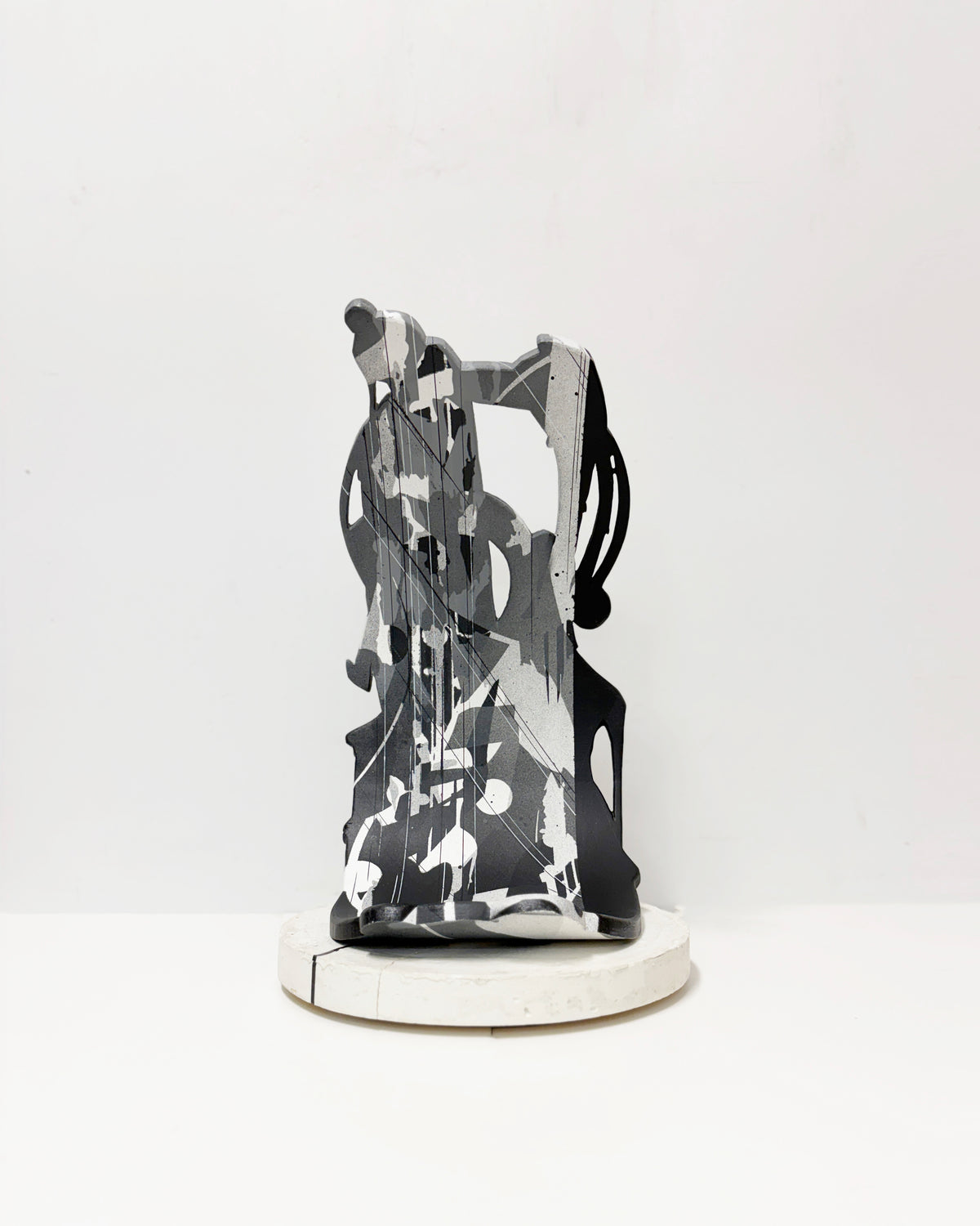 Drop_Model_032_BW