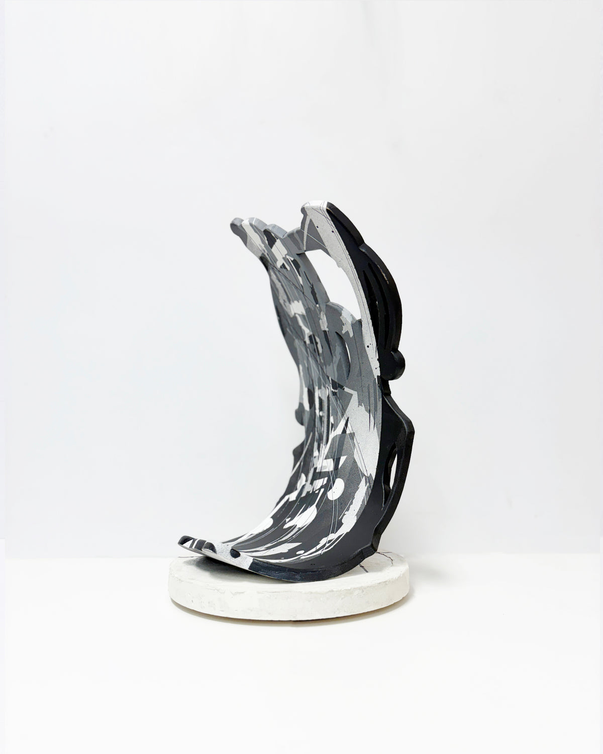 Drop_Model_032_BW
