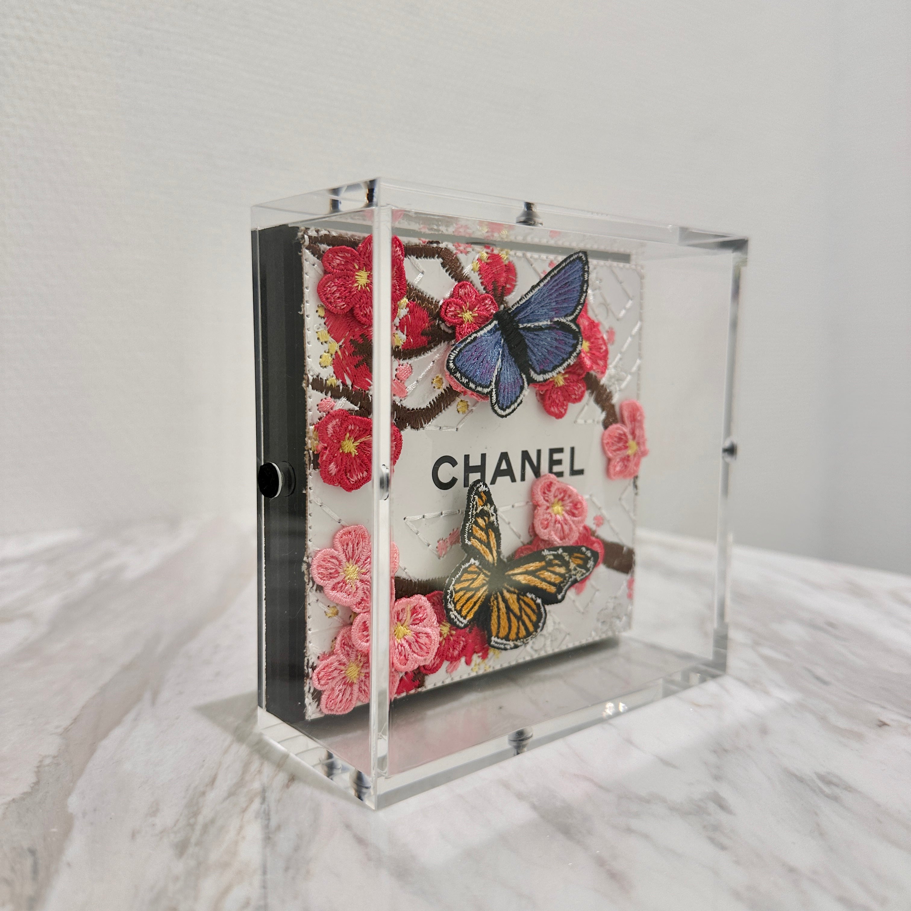 PETITE CHERRY BLOSSOM（CHANEL）MOD18336 – Stephen Wilson | AND