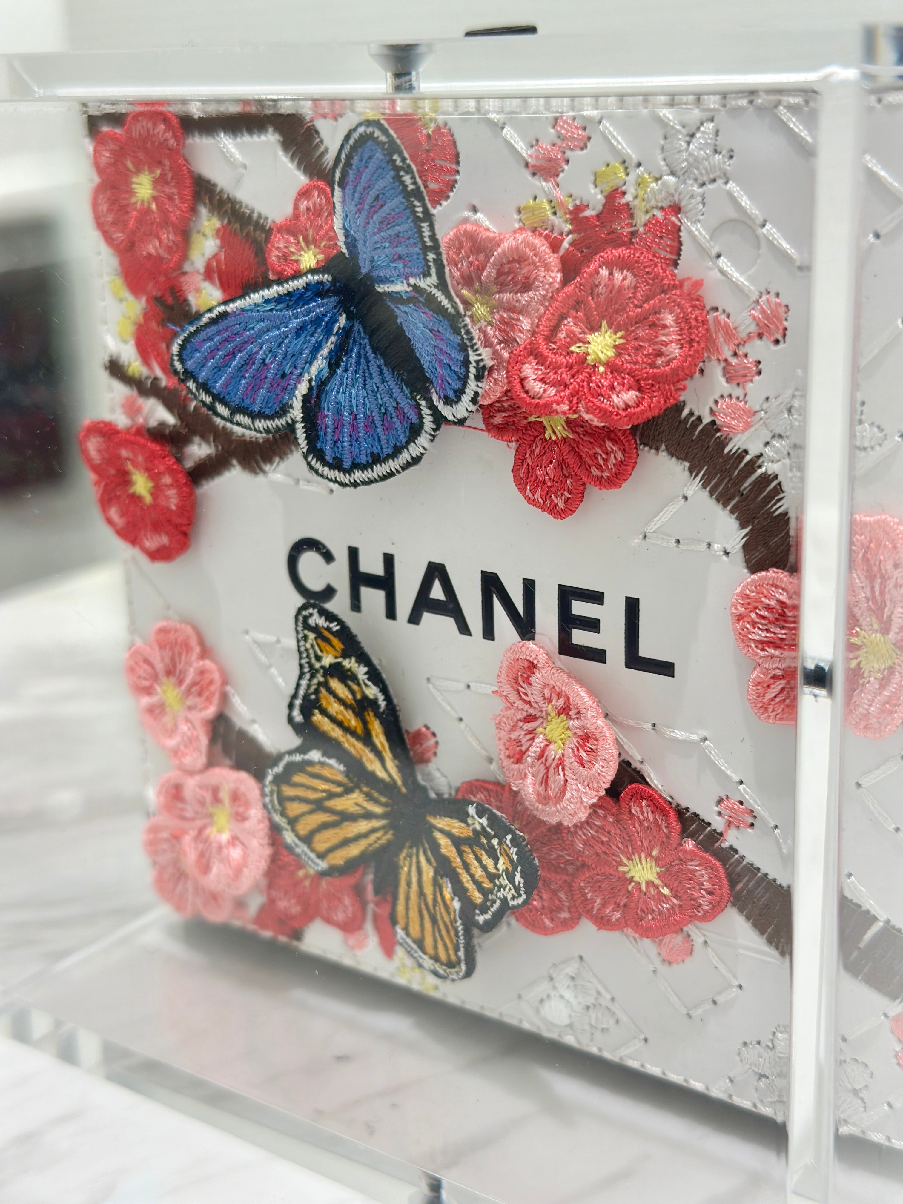 PETITE CHERRY BLOSSOM（CHANEL）MOD18336 – Stephen Wilson | AND