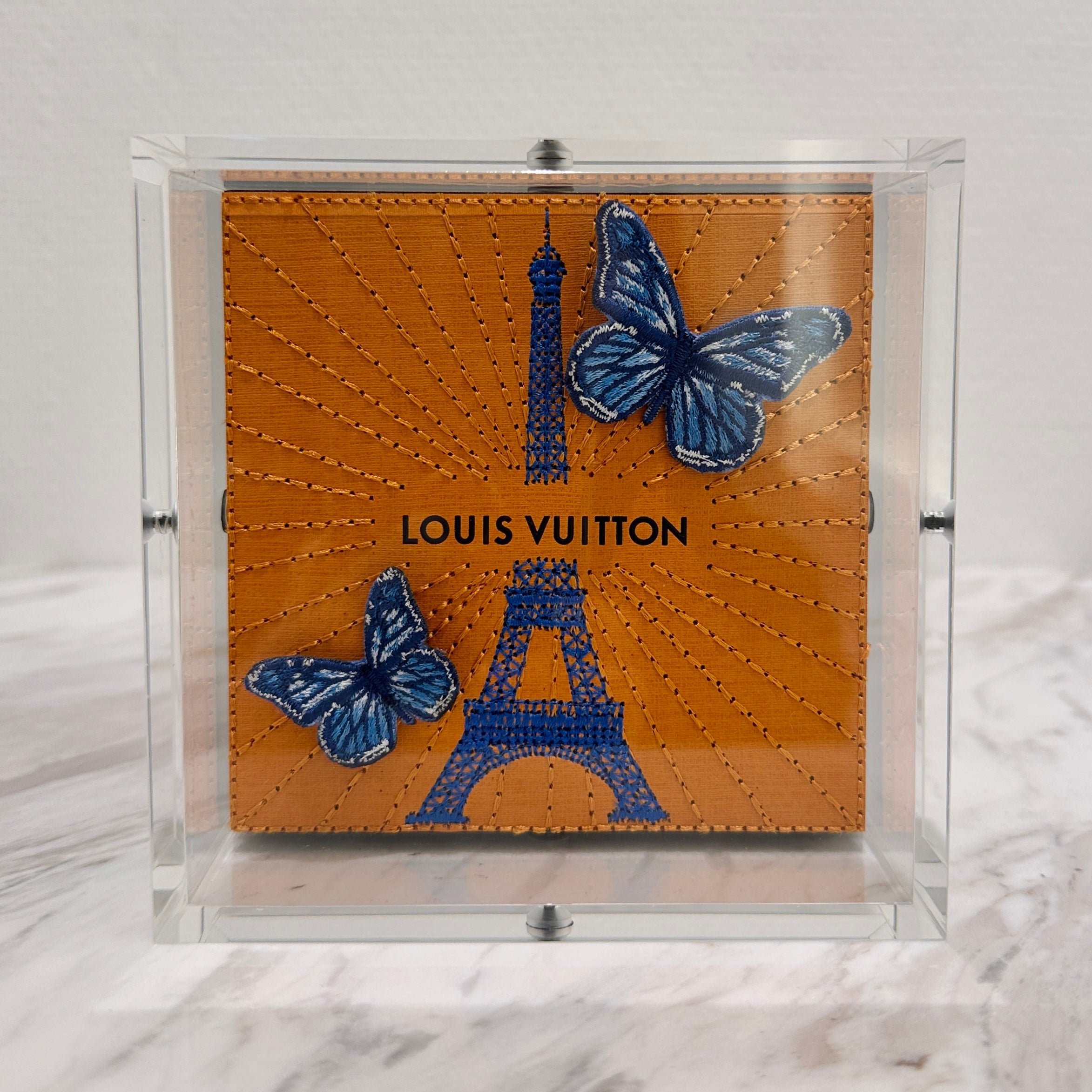 PETITE EIFFEL TOWER (LV) MOD17863